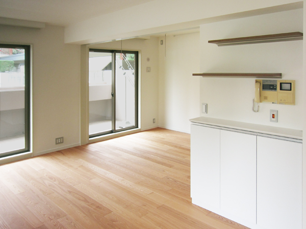 リビングを可動式の間仕切りで明るく広い空間に リビングを可動式の間仕切りで明るく広い空間に